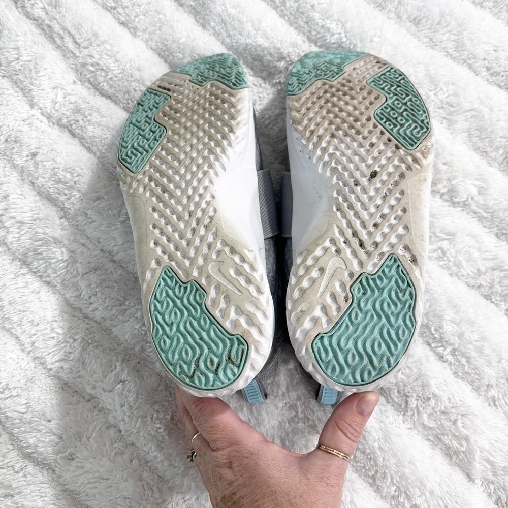 Nike renew gray and teal shoes - Picture 3 of 3